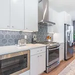 Retreat With Hot Tub & Private Garage Holiday home