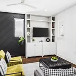Two Neighboring Homes Sleeps 24 Walk To 12 South Holiday home