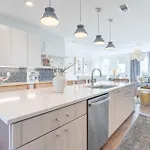 Retreat With Hot Tub & Private Garage