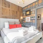 Retreat With Hot Tub & Private Garage Holiday home Nashville