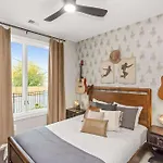 Luxury House In With Rooftop Deck Holiday home