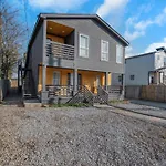 Stylish Nashville Getaway With Free Parking