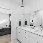 Two Neighboring Homes Sleeps 24 Walk To 12 South