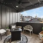 Two Neighboring Homes Sleeps 24 Walk To 12 South