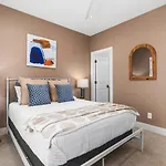 Two Neighboring Homes Sleeps 24 Walk To 12 South Holiday home Nashville