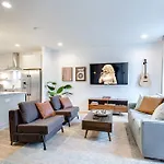 Rooftop Downtown Views - Bluebird Karaoke