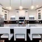 Holiday home Broadway Breeze Escape Modern Comfort