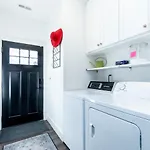 Broadway Breeze Escape Modern Comfort