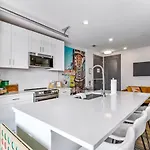 Oasis At The Muse Modern 2br With Balcony & Rooftop Views Apartment