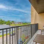 Oasis At The Muse Modern 2br With Balcony & Rooftop Views Nashville