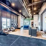 Oasis At The Muse Modern 2br With Balcony & Rooftop Views Apartment