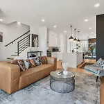 Spacious - 2 Homes, 15 Guests Holiday home