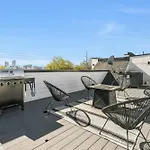 Spacious - 2 Homes, 15 Guests Holiday home