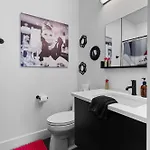Spacious - 2 Homes, 15 Guests *