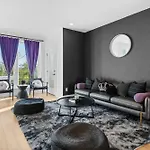Spacious - 2 Homes, 15 Guests *