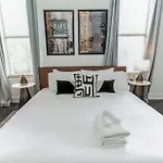 Modern Loft Near West End Holiday home Nashville