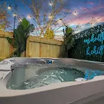 Boho-chic With A Hot Tub, Fire Pit Holiday home Nashville