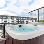 Holiday home 8br Rooftops With Hot Tub Fire Pit Skyline Views *