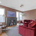 The Chestnut - Brand New Rooftop Skyline Views