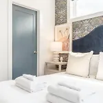8br Rooftops With Hot Tub Fire Pit Skyline Views Holiday home Nashville