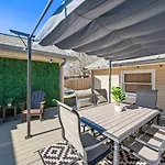Cozy Ranch Retreat-large Deck & Yard-10 Mins To Downtown *