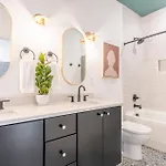 8br Rooftops With Hot Tub Fire Pit Skyline Views Holiday home Nashville