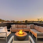 The Chestnut - Brand New Rooftop Skyline Views *