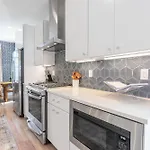 8br Rooftops With Hot Tub Fire Pit Skyline Views Holiday home Nashville