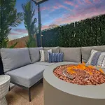 Holiday home Boho-chic With A Hot Tub, Fire Pit *