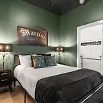 Martini Bar Speakeasy 10min To Broadway Apartment *