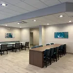 La Quinta Inn & Suites by Wyndham Nashville Airport/Opryland