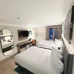 La Quinta Inn & Suites by Wyndham Nashville Airport/Opryland