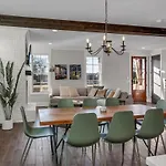 The Nicoletta By Local Holiday home *