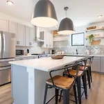 Let The Good Times Roll By Stay Local Nashville