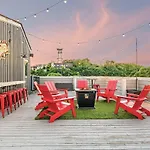 Fame House