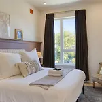 Modern Nashville Getaway Minutes From Downtown Five Points Hearth And Hideout By Avantstay