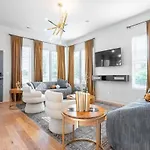 The Vault Royale By Local Holiday home