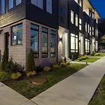 Newly Built 4bdr Townhome W Balcony Minutes To Broadway Lischey By Avantstay * Nashville