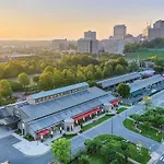 Stylish Home With Parking, Patio, Mins To Downtown, Sleeps 10 In 3 Bedrooms, Soaking Tub, Sunlit Living Spaces, Dog Friendly, Near Downtown, Farmers Market & Bicentennial Park, Close To Distilleries & Attractions, 24 Hr Hospitality