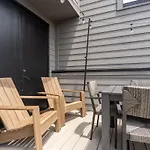 Golden Hour By Local Holiday home