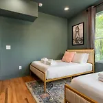 Holiday home The Vault Royale By Local *