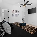 Spacious Nashville Stay - 2 Homes, 15 Guests