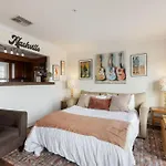 Apartment Downtown -788