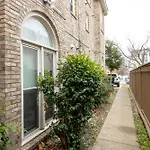 Steps From Vandy, Live Music-downtown 9 Mins Away! Apartment