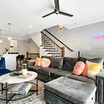 Lux Retreat 12 Beds Games Bar Holiday home Nashville
