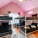 Fast 12 Beds Large Yard Free Parking *