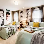Fast 12 Beds Large Yard Free Parking