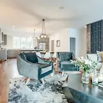 Downtown Luxury - 10 Beds & Free Parking Holiday home