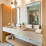 Close To The Gulch - Book Today * Nashville
