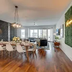 Downtown Luxury - 10 Beds & Free Parking Holiday home